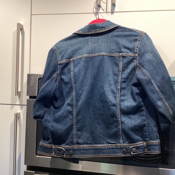 Old Navy Jean Jacket medium CROPPED. Nice design - Picture 4 of 5